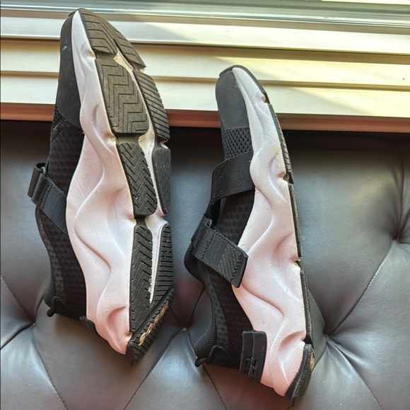 Sorel Black and White Sneakers - Picture 3 of 6